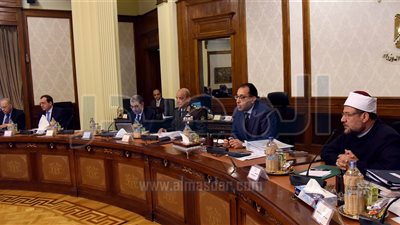 الحكومة توافق على مشروع قانون ترقية الموظفين .. وتحيله إلى البرلمان