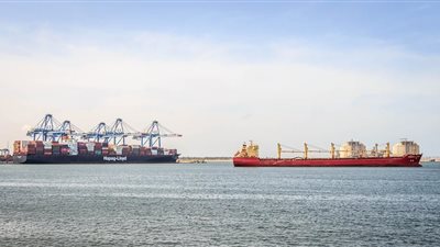 ميناء دمياط يستقبل 11 سفينة حاويات وبضائع عامة