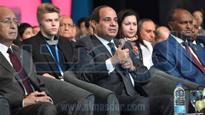 السيسي ونظيره التشادي يشاركان في جلسة صناعة شباب المستقبل 