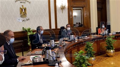 «مدبولى»  يستعرض مشروعات الاتصالات وتكنولوجيا المعلومات بالعاصمة الإدارية 