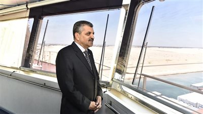 قناة السويس تشهد عبور 61 سفينة بحمولات 3.2 مليون طن