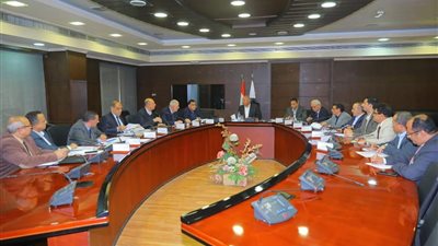 وزير النقل يبحث أعمال تحديث نظم الإشارات بالسكة الحديد