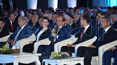 فيديو.. السيسي يعلق على عطل فني بمؤتمر الشباب: 