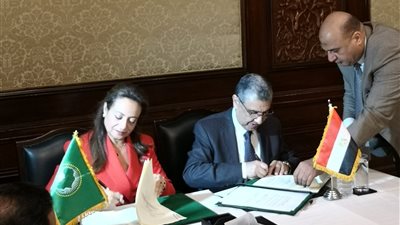 «الكهرباء» توقع اتفاقية استضافة اجتماعات «STC-TTIIET»