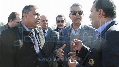 بالصور.. وزير النقل يتفقد الطرق والكباري في محافظة الأقصر