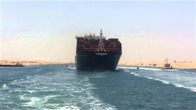 أكثر من 16 ألف سفينة عبرت قناة السويس خلال 2015