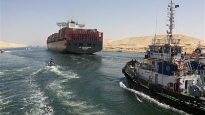 قناة السويس : عبور 57 سفينة بحمولات 3,4 مليون طن
