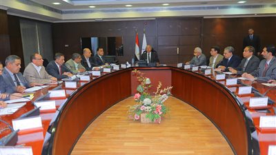 وزير النقل يتابع صيانة الجرارات وتجديد خطوط السكة الحديد