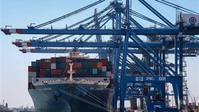 ميناء دمياط يستقبل 13 سفينة حاويات وبضائع عامة