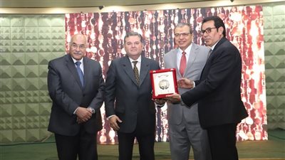 وزير قطاع الأعمال: بدء التشغيل التجريبى لأول محلج مطور بالفيوم.. خلال أيام