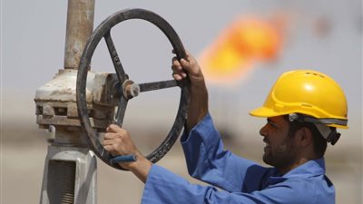 شركات نفط وغاز إندونيسيا تتوقع أن يقل إنتاجها في 2016