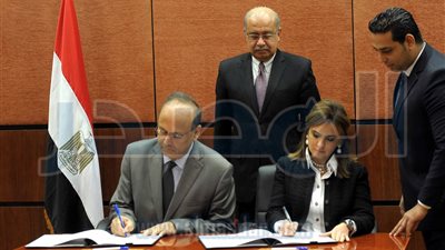 بالصور.. الحكومة توقع اتفاقية قرض البنك الدولي بقيمة 3 مليارات دولار