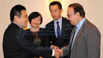 وزير الاتصالات يبحث زيادة الاستثمار مع قيادات 