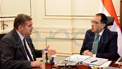 «مدبولى» يبحث سبل توفير التمويل اللازم لتطوير مصانع الغزل والنسيج