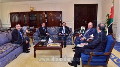 وزير البترول يبحث مع رئيس الوزراء الأردني التعاون في مجال الطاقة