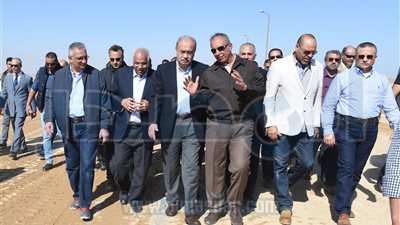 رئيس الوزراء يوجه بتوفير الخدمات للمتضررين من السيول برأس غارب