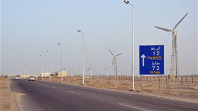 محافظ البحر الأحمر يوجه بتحديث إضاءة الطرق بالغردقة