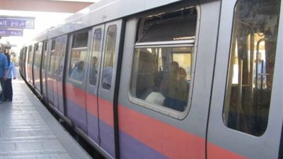 إقبال كبير من المواطنين على شراء الكارت الذكي لمترو الأنفاق