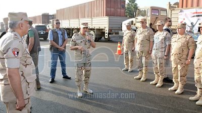 القوات المسلحة توزع 100 ألف كرتونة غذائية على متضرري السيول (صور)