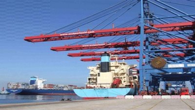 موانئ السويس تستقبل 6500 طن بوتاجاز و500 سيارة 