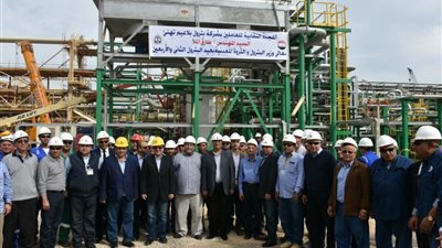 الملا يتفقد حقل ظهر تمهيدا لافتتاحه الشهر المقبل (صور)