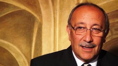 محافظ أسوان يتفقد أعمال تطوير محطتى 