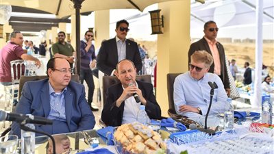 المجموعة البافارية تطلق السيارات الكهربائية BMWi في مصر