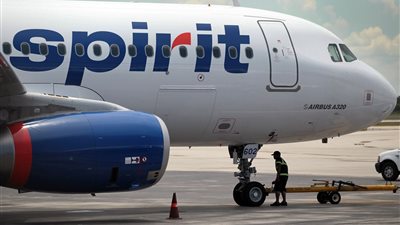 إجلاء ركاب طائرة أمريكية بعد تهديد باحتمالية وجود قنبلة