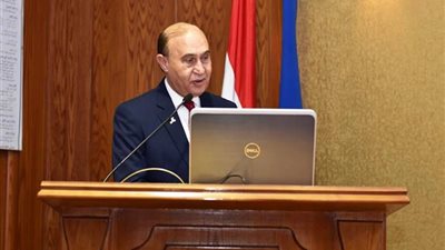 هيئة قناة السويس تتوقع إيرادات بقيمة 5,7 مليار دولار في 2016