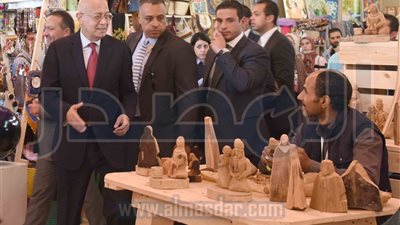 رئيس الوزراء يزور المعرض الدولي الثاني للحرف اليدوية