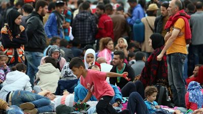 كندا تعلن رغبتها في استقبال 300 ألف لاجئ خلال 2017