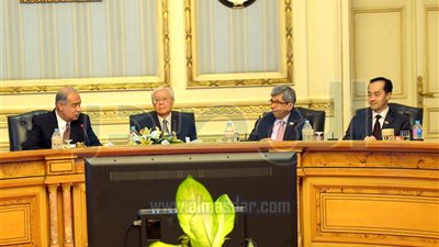 تفاصيل اللقاء بين شريف إسماعيل ورئيس سنغافورة