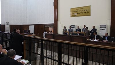 استكمال محاكمة 23 متهمًا في 