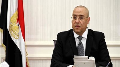 وزير الإسكان يتفقد «دار مصر» ومحطة معالجة الصرف ببرج العرب الجديدة