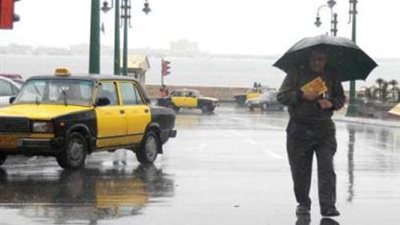 الإسكندرية تغرق في الأمطار مجددًا واستمرار حركة الملاحة بالمواني