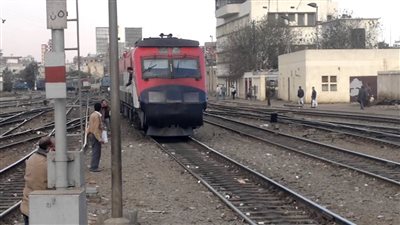 مجهولون يحطمون أبواب و