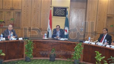 وزير البترول يلتقي وفدا من شركة زاروبشنفت الحكومية الروسية