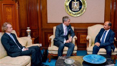 نصار يبحث مع نائب وزير الاقتصاد الإستوني تعزيز التعاون الاقتصادي