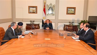 السيسى يجتمع باللجنة الأمنية لبحث تداعيات حادث مسجد العريش الإرهابى