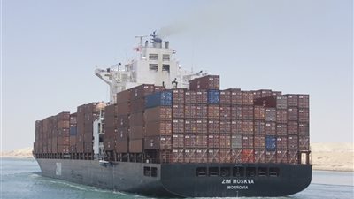 عبور 53 سفينة قناة السويس بحمولات 3,2 مليون طن