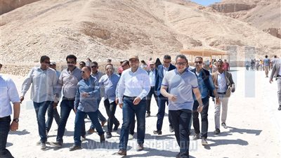 رئيس الوزراء يتفقد وحدات الإسكان الاجتماعي بطيبة الجديدة في الأقصر