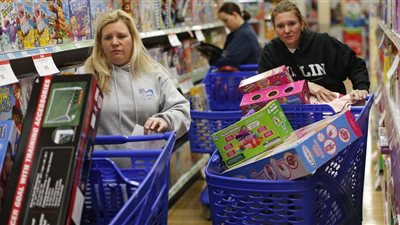 مبيعات التجزئة الأمريكية تسجل أكبر زيادة في عام ونصف خلال مارس 