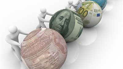 خبراء اقتصاد: تحرير سعر الصرف يعزز الثقة الدولية في الاستثمار بمصر