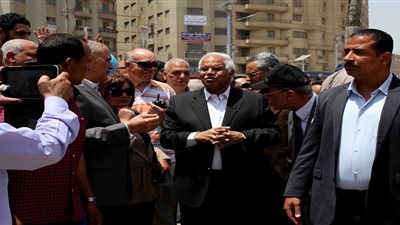 محافظ القاهرة يتفقد أعمال تطوير ميدان المطرية