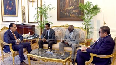رئيس الوزراء يبحث مع وزير خارجية الصومال زيادة التبادل التجاري