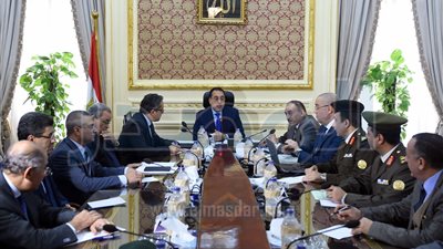 الحكومة تناقش تطوير شبكة الطرق المؤدية لمنطقة الأهرامات