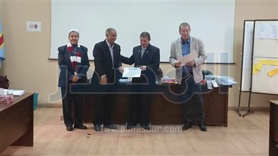 تسليم شهادات ورشة عمل قطاع التدريب اﻹقليمي للموارد المائية والري