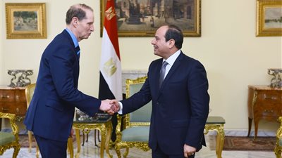 السيسي يبحث مع سيناتور أمريكي تطورات الساحة الإقليمية