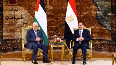 السيسي يبحث مع أبو مازن مستجدات القضية الفلسطينية