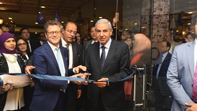 وزير الصناعة يفتتح مركز الابداع لرواد الاعمال والمبتكرين (صور)